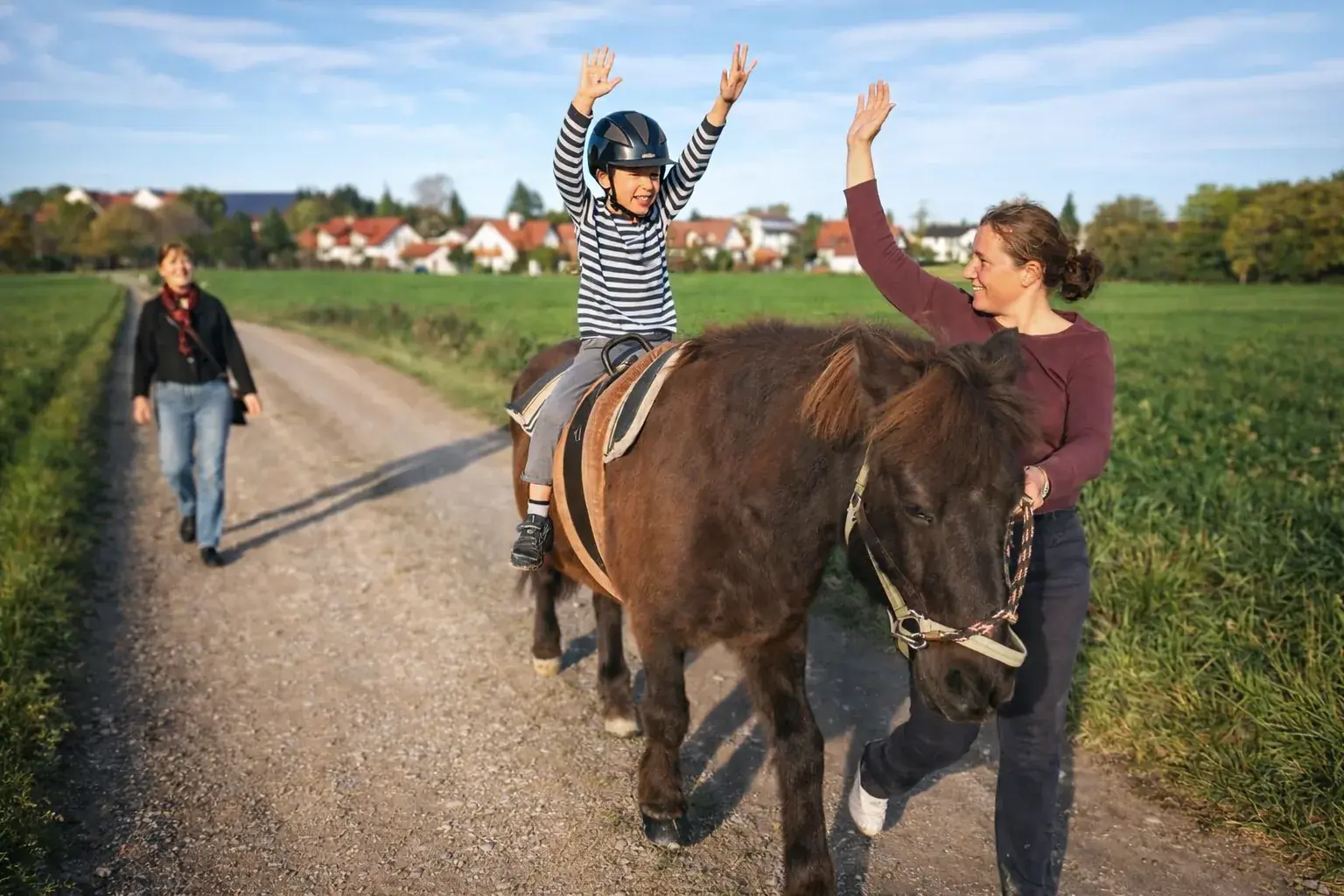 Erfolgsmoment — Kind reitet selbstständig